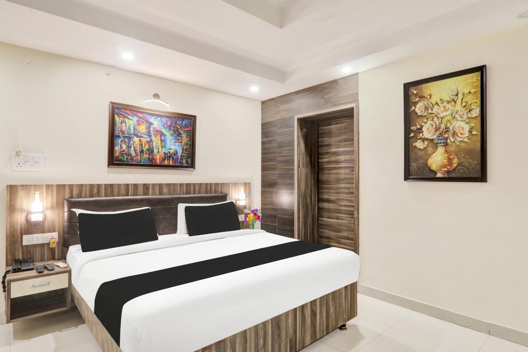 Super Townhouse Kankarbagh Formerly Kunwar Alcajars パトナー エクステリア 写真