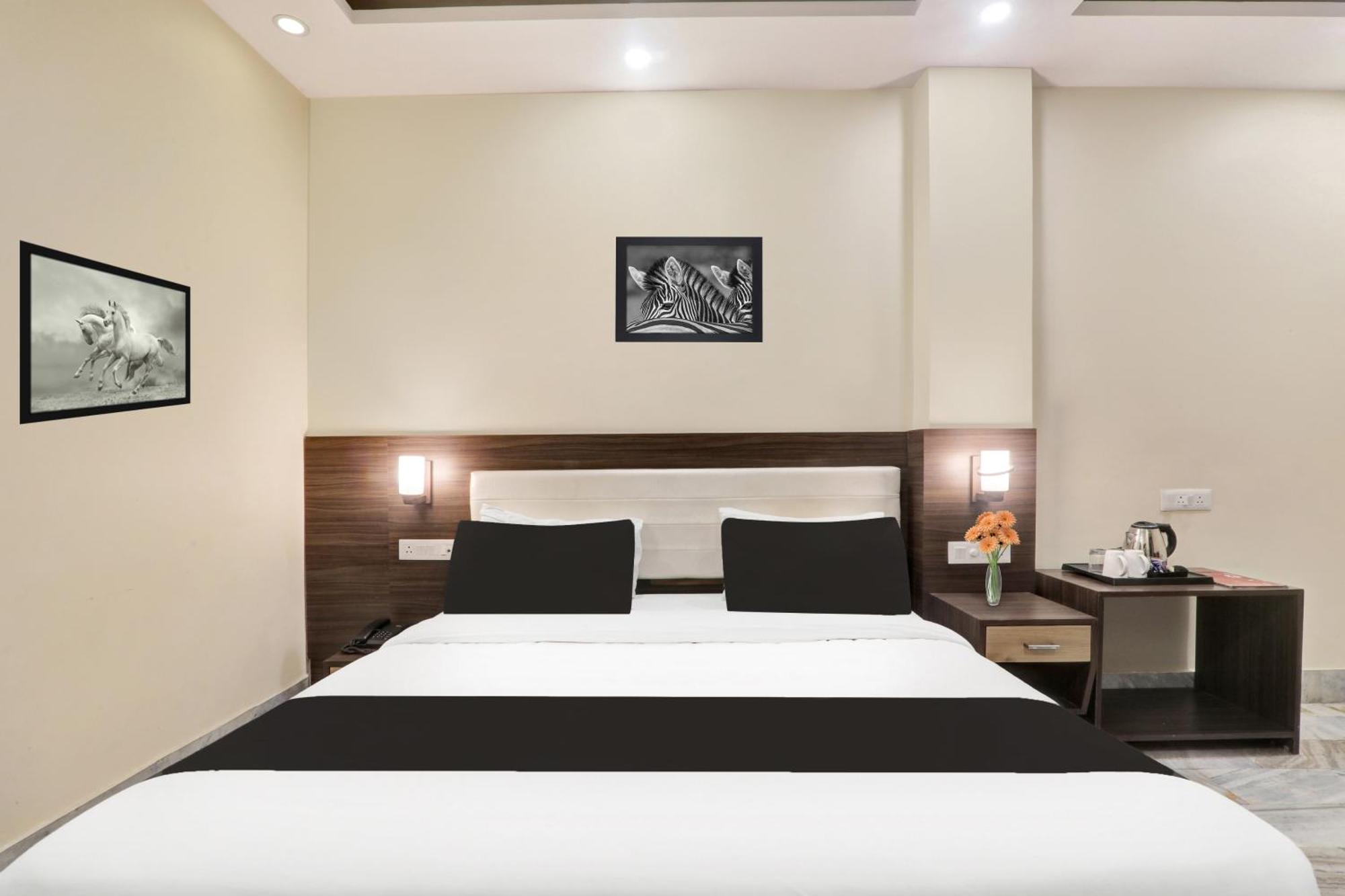 Super Townhouse Kankarbagh Formerly Kunwar Alcajars パトナー エクステリア 写真