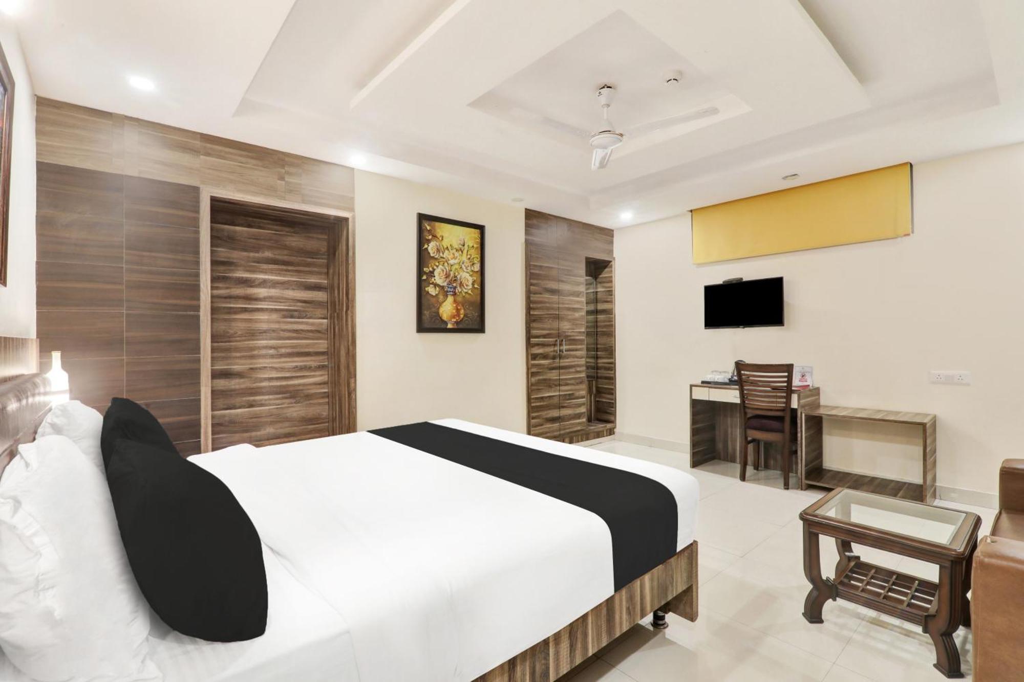 Super Townhouse Kankarbagh Formerly Kunwar Alcajars パトナー エクステリア 写真