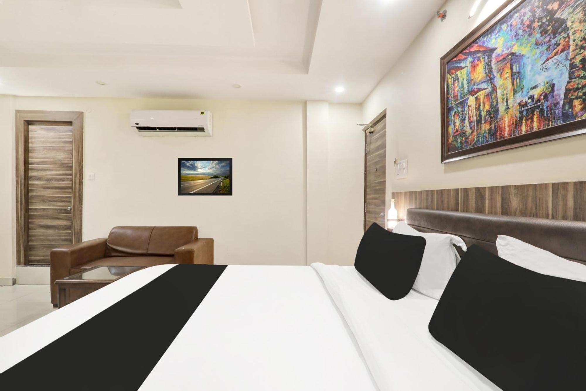 Super Townhouse Kankarbagh Formerly Kunwar Alcajars パトナー エクステリア 写真