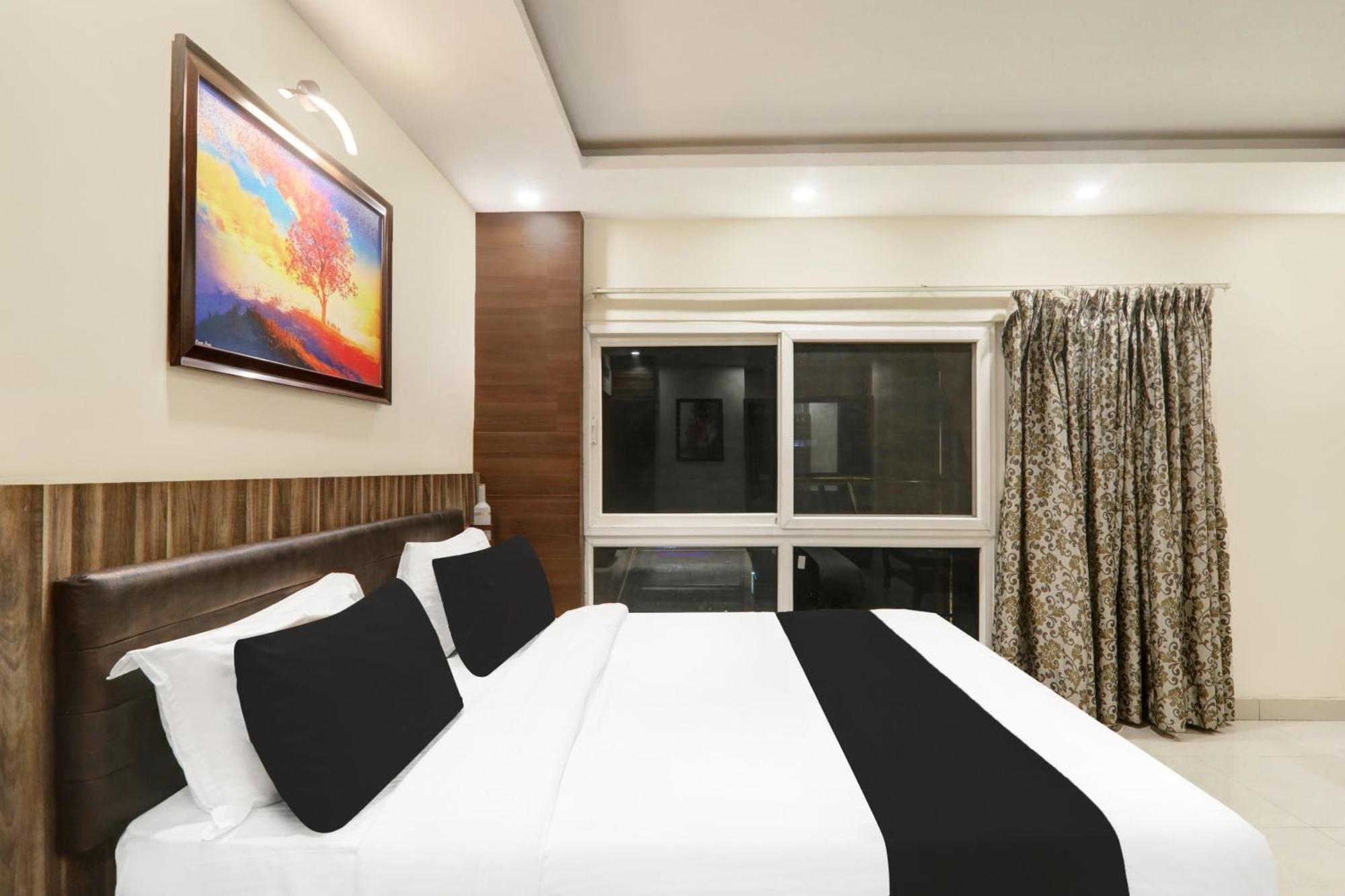 Super Townhouse Kankarbagh Formerly Kunwar Alcajars パトナー エクステリア 写真