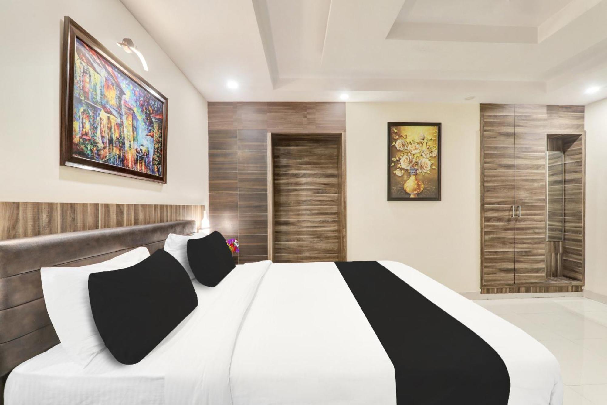 Super Townhouse Kankarbagh Formerly Kunwar Alcajars パトナー エクステリア 写真