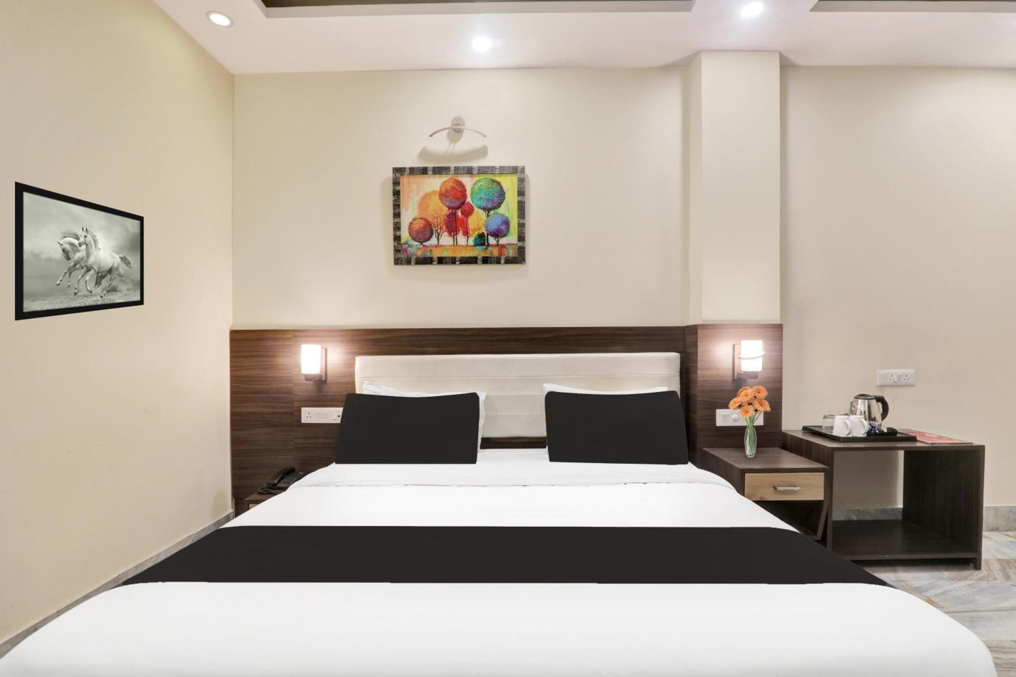 Super Townhouse Kankarbagh Formerly Kunwar Alcajars パトナー エクステリア 写真