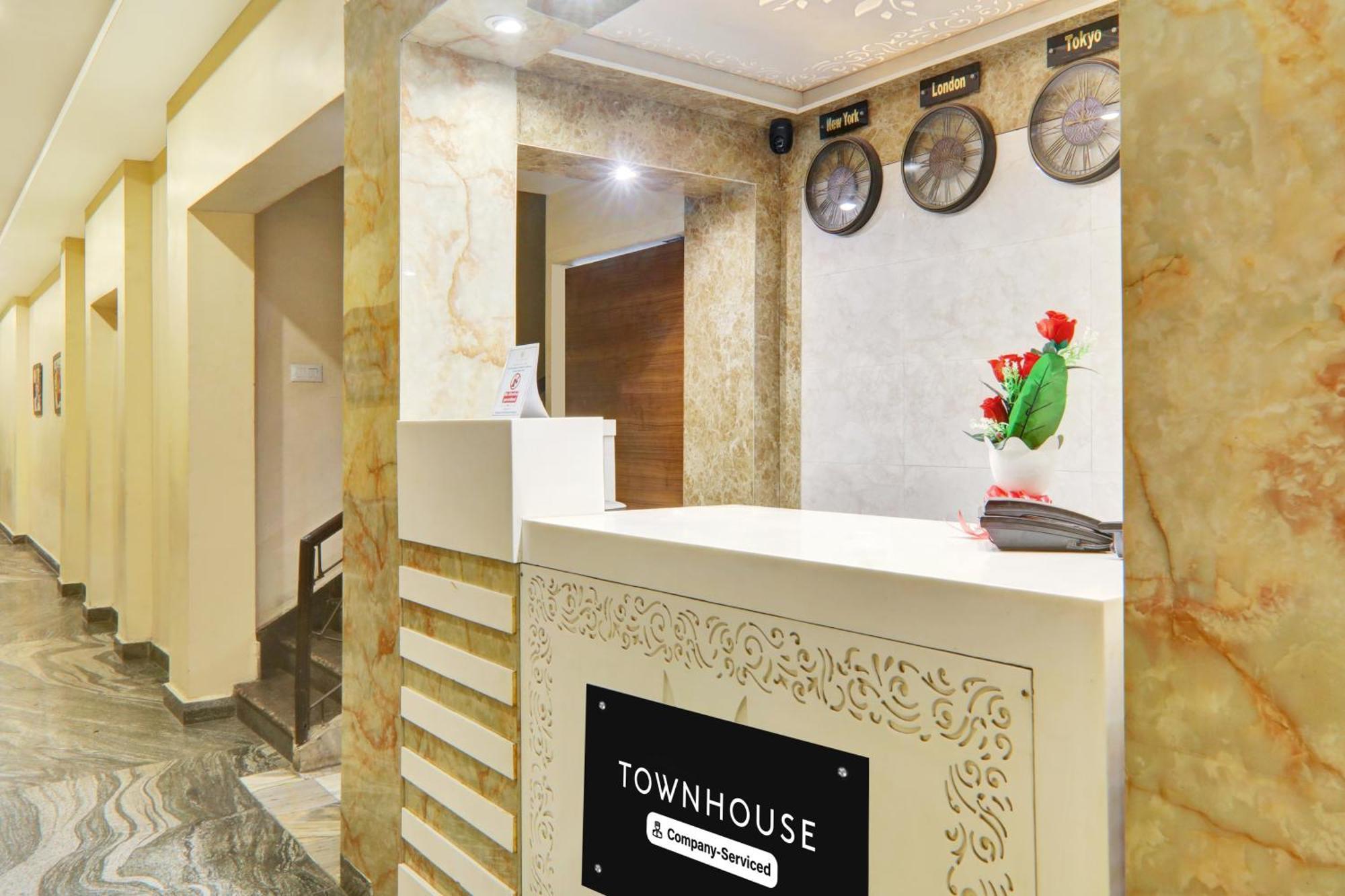 Super Townhouse Kankarbagh Formerly Kunwar Alcajars パトナー エクステリア 写真