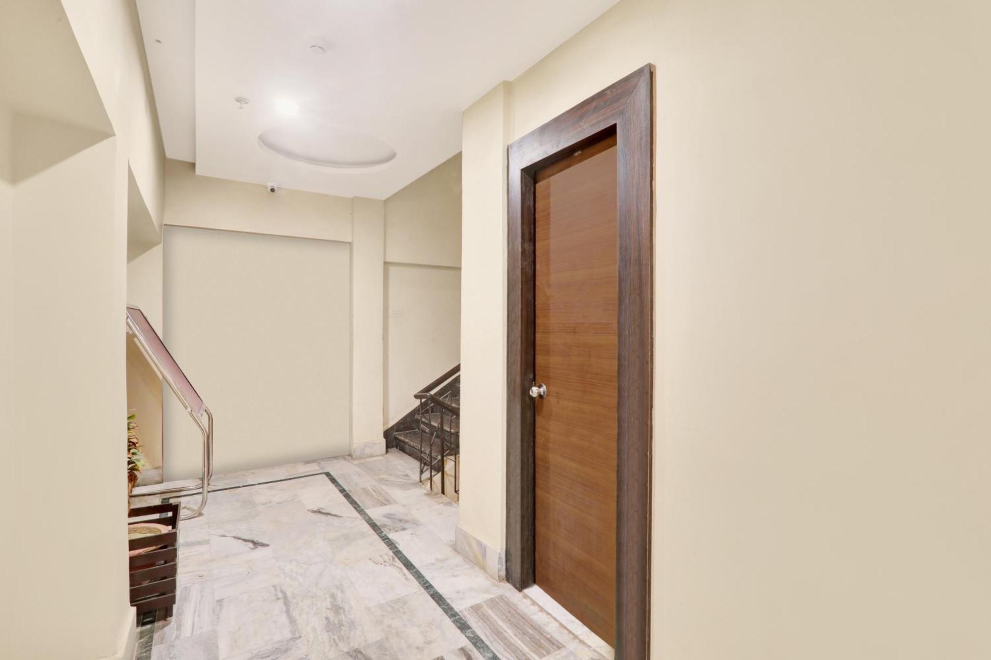 Super Townhouse Kankarbagh Formerly Kunwar Alcajars パトナー エクステリア 写真