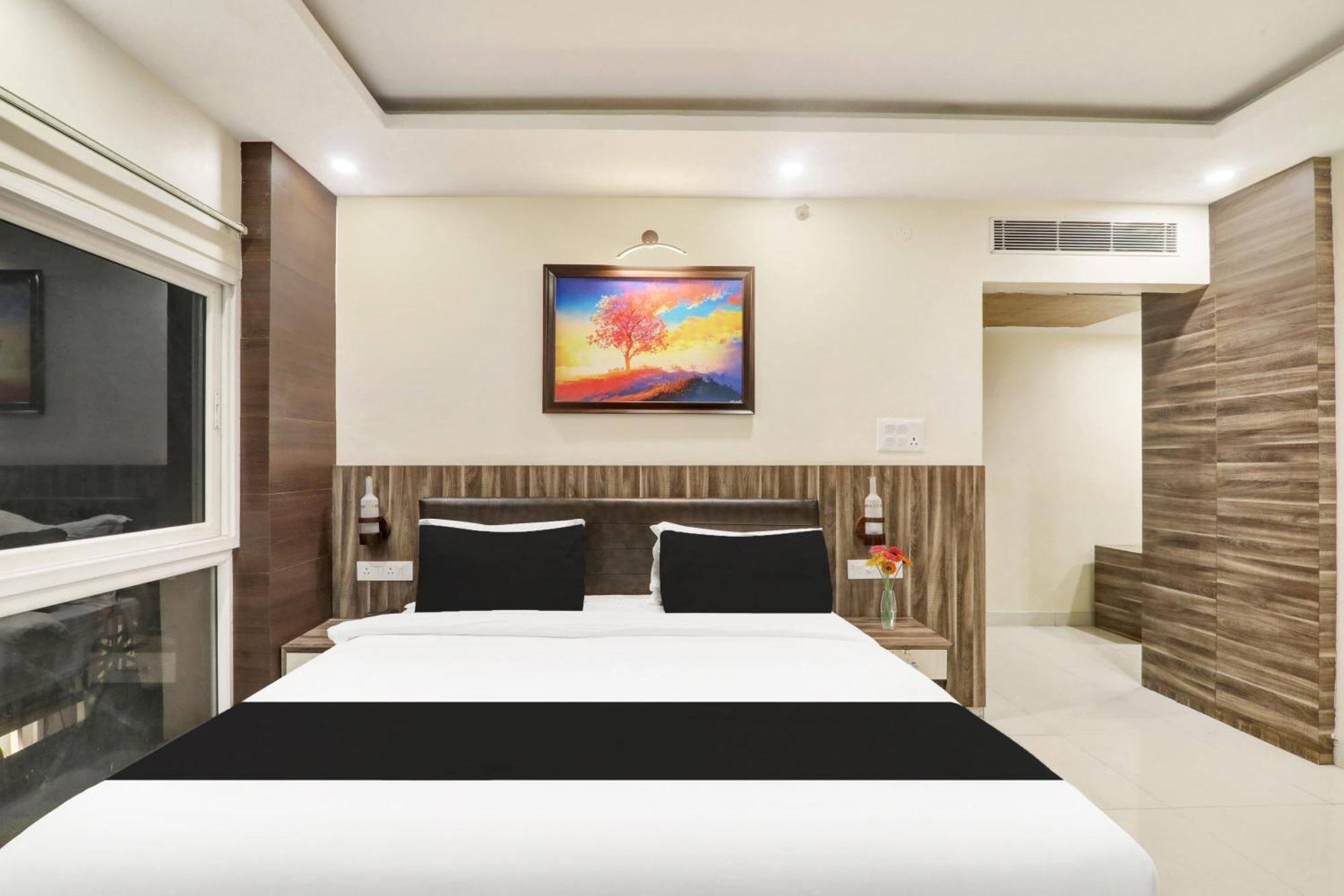 Super Townhouse Kankarbagh Formerly Kunwar Alcajars パトナー エクステリア 写真