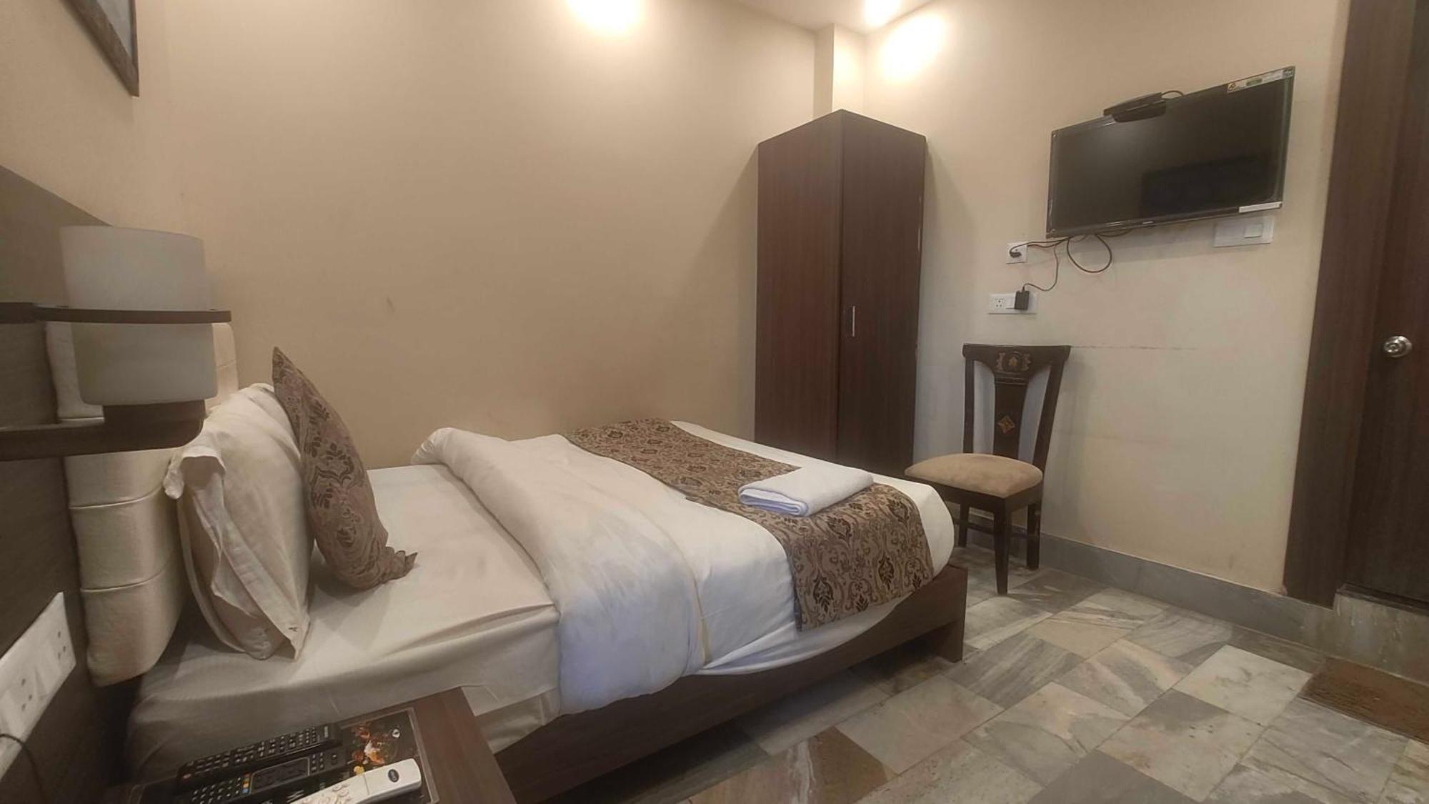 Super Townhouse Kankarbagh Formerly Kunwar Alcajars パトナー エクステリア 写真
