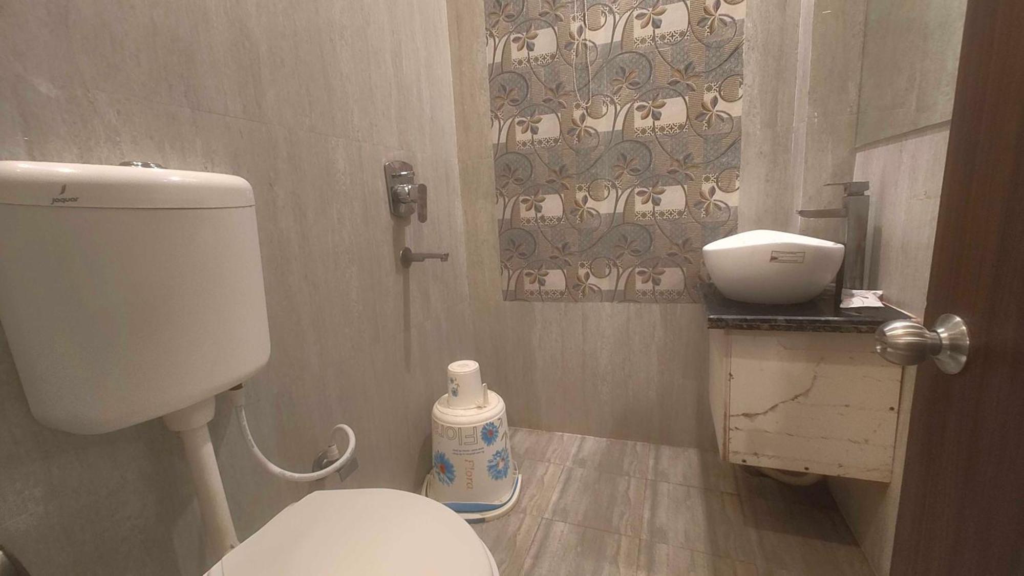 Super Townhouse Kankarbagh Formerly Kunwar Alcajars パトナー エクステリア 写真