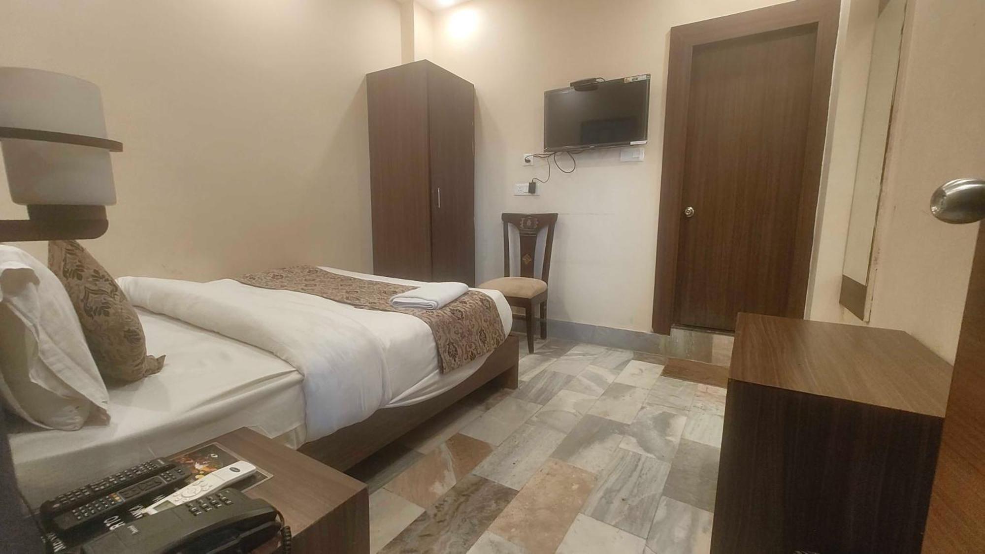 Super Townhouse Kankarbagh Formerly Kunwar Alcajars パトナー エクステリア 写真