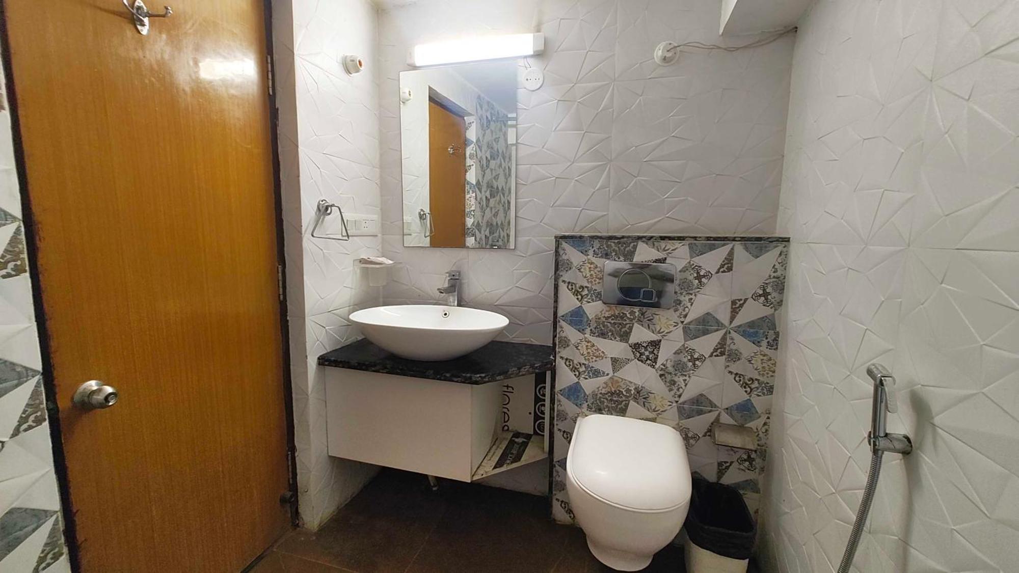 Super Townhouse Kankarbagh Formerly Kunwar Alcajars パトナー エクステリア 写真