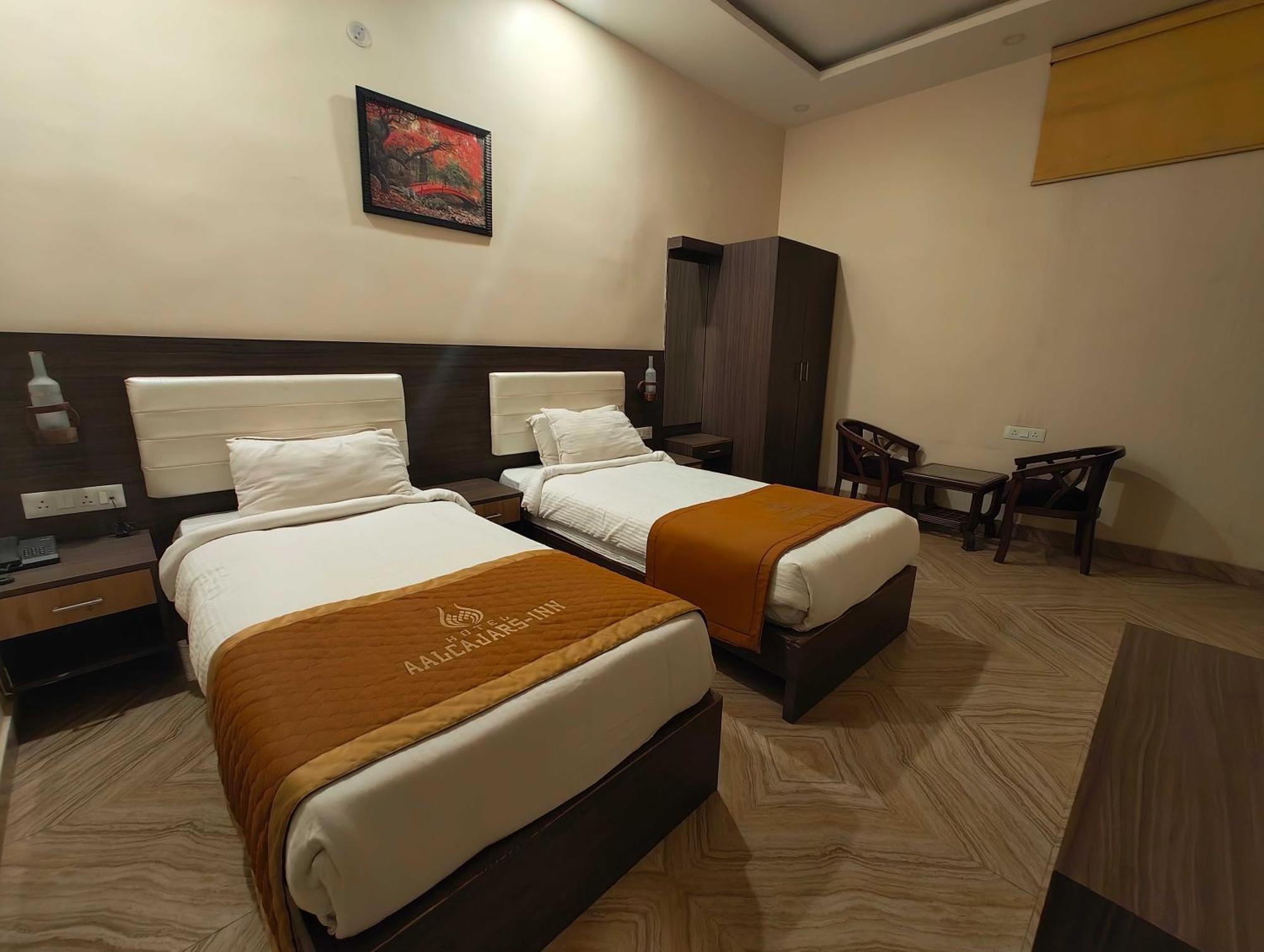 Super Townhouse Kankarbagh Formerly Kunwar Alcajars パトナー エクステリア 写真