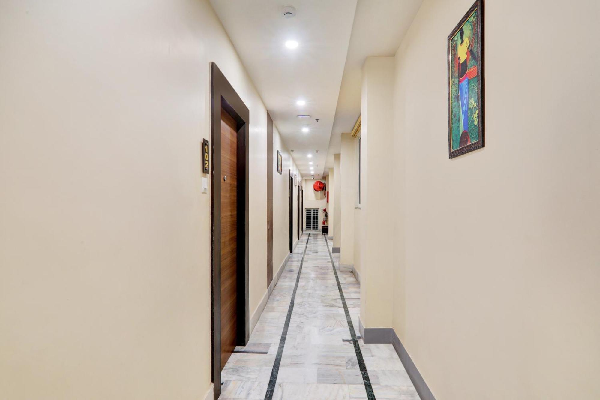 Super Townhouse Kankarbagh Formerly Kunwar Alcajars パトナー エクステリア 写真