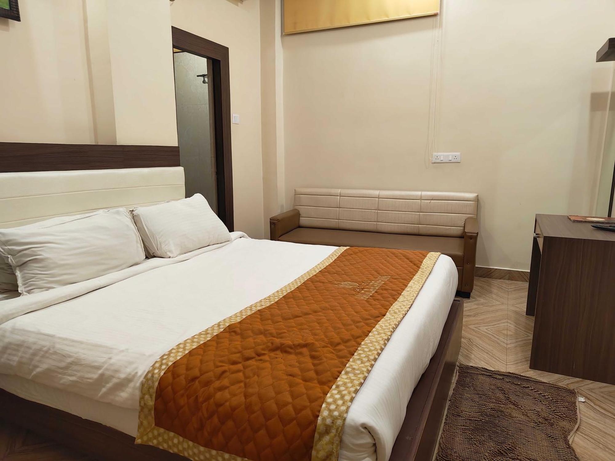 Super Townhouse Kankarbagh Formerly Kunwar Alcajars パトナー エクステリア 写真